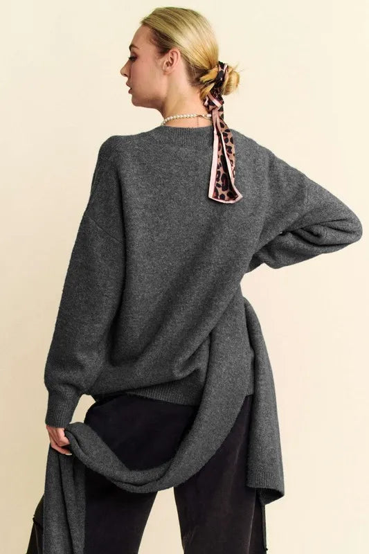 Stylish gray sweater and scarf set for women, featuring a relaxed fit and trendy design.